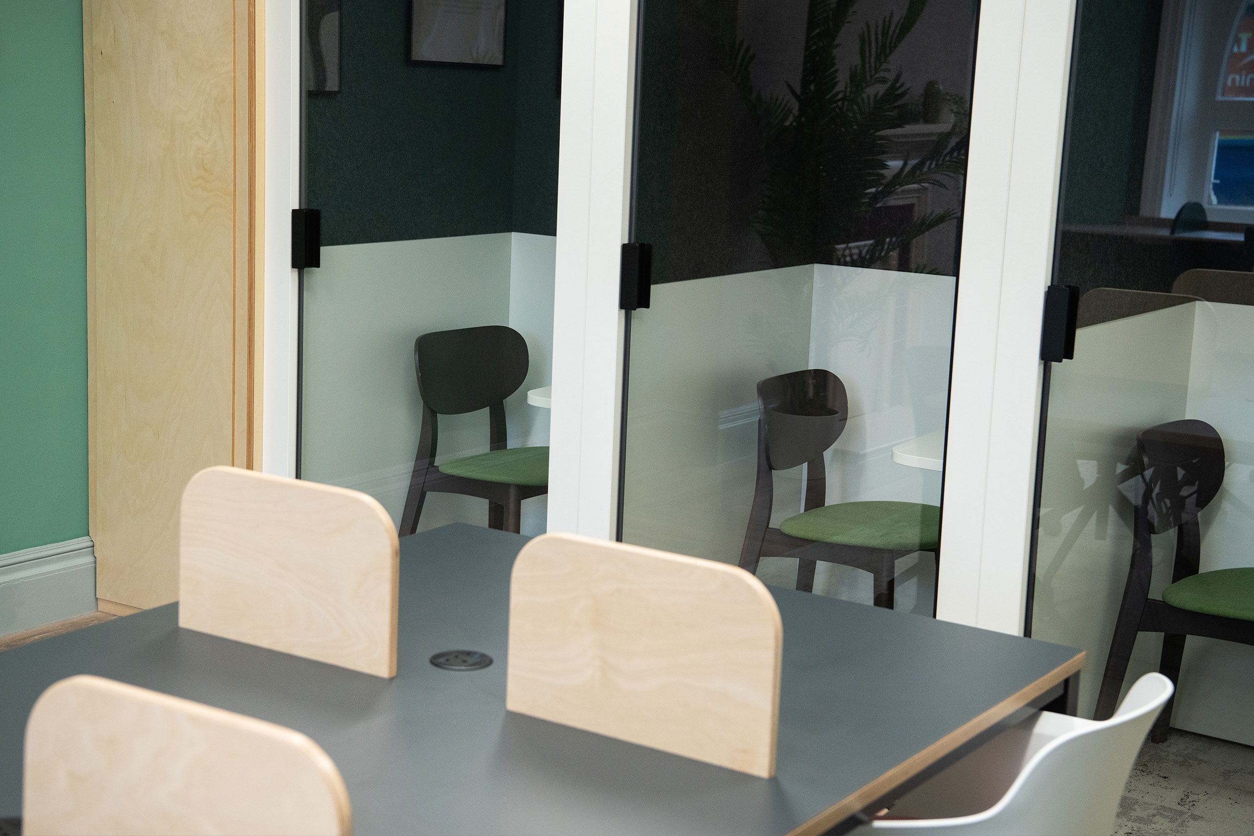 WIZU_WE_ARE_SPACES_COMMERCIAL_INTERIORS_FURNITURE_OFFICE_QUIET_BOOTHS